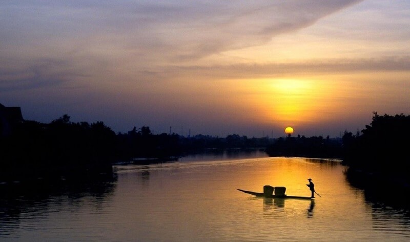 Sông Thu Bồn Tuyệt Đẹp Với Chiếc Thuyền Lênh Đênh